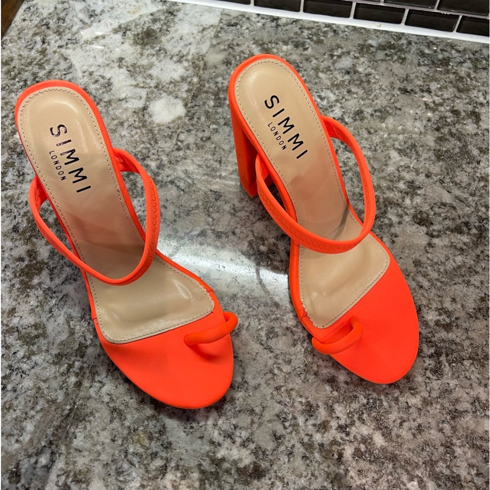 Simmi Hailee neon orange toe loop heeled sandals | size 6 | NWOT